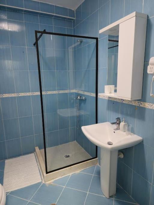 Cozy Sunlit Apartment With Scenic Balcony View تيرانا المظهر الخارجي الصورة