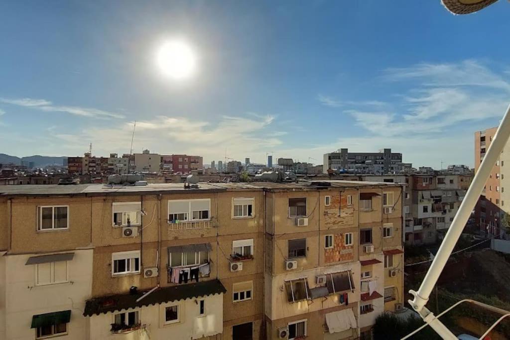 Cozy Sunlit Apartment With Scenic Balcony View تيرانا المظهر الخارجي الصورة