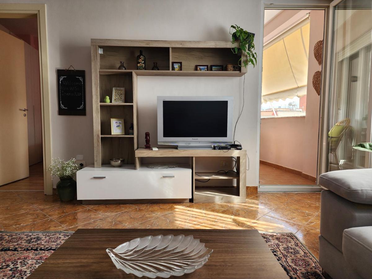 Cozy Sunlit Apartment With Scenic Balcony View تيرانا المظهر الخارجي الصورة