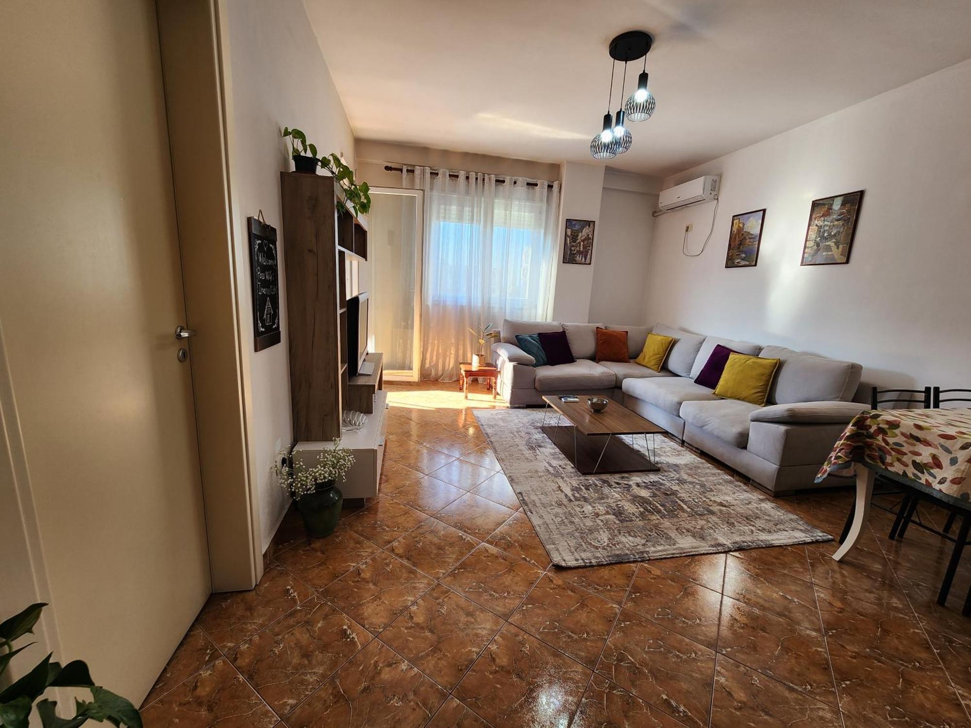 Cozy Sunlit Apartment With Scenic Balcony View تيرانا المظهر الخارجي الصورة